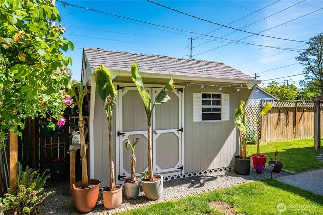 203 3rd Street NE, Yelm, WA 98597