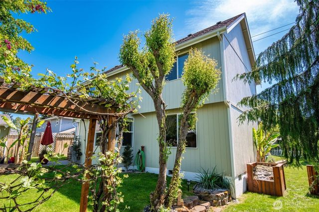 203 3rd Street NE, Yelm, WA 98597