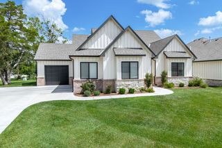 396 N Jackson Heights Ct, Wichita, KS 67206