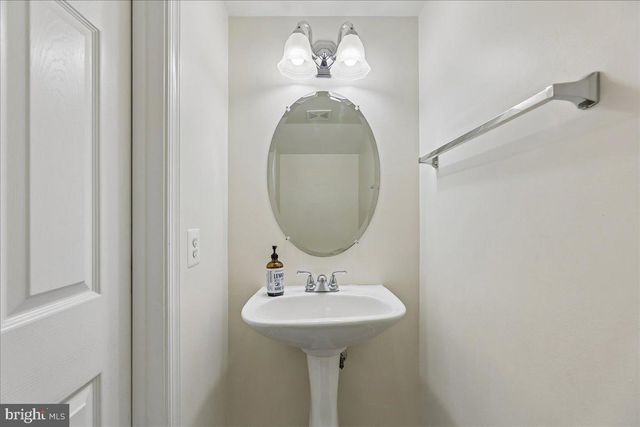 9276 LAUREL RIDGE CROSSING RD, Lorton, VA 22079