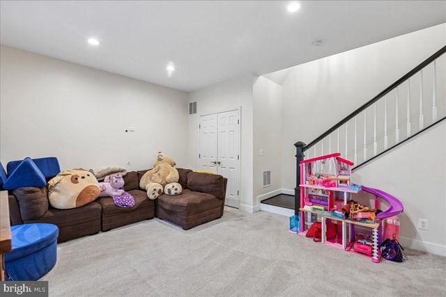 9276 LAUREL RIDGE CROSSING RD, Lorton, VA 22079
