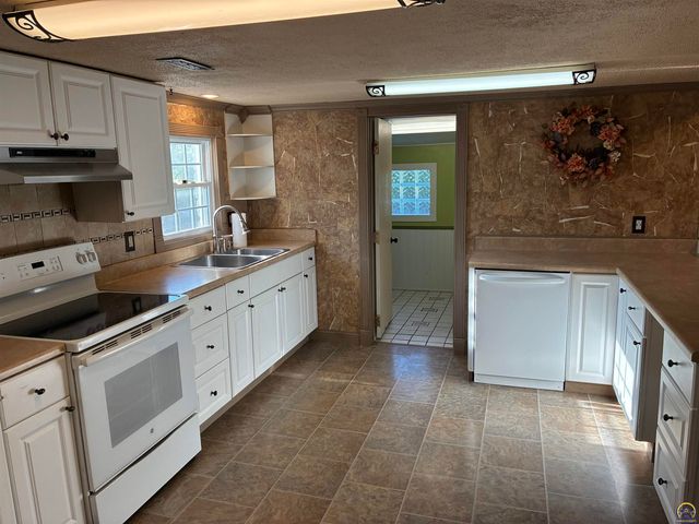 201 SE Norwood ST, Topeka, KS 66607