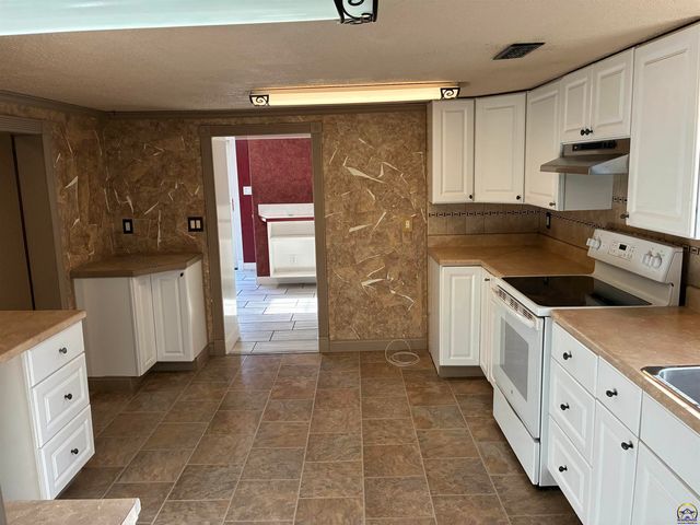 201 SE Norwood ST, Topeka, KS 66607