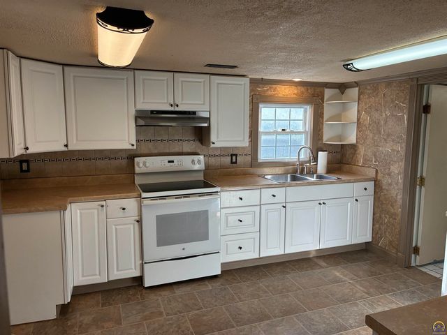 201 SE Norwood ST, Topeka, KS 66607