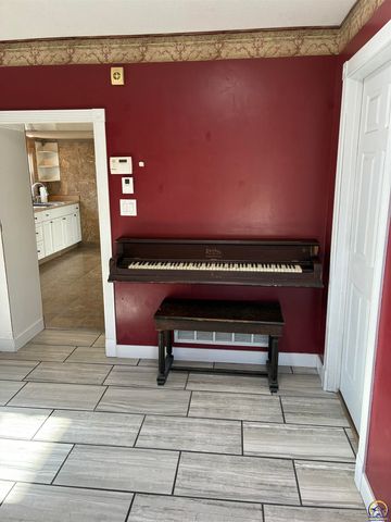 201 SE Norwood ST, Topeka, KS 66607