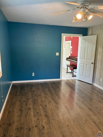 201 SE Norwood ST, Topeka, KS 66607