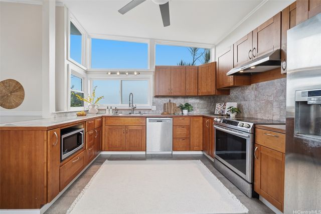 47-402 Kamehameha Highway, Kaneohe, HI 96744