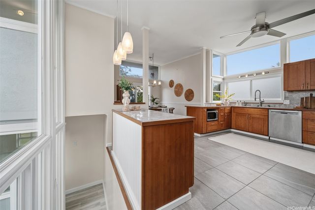 47-402 Kamehameha Highway, Kaneohe, HI 96744