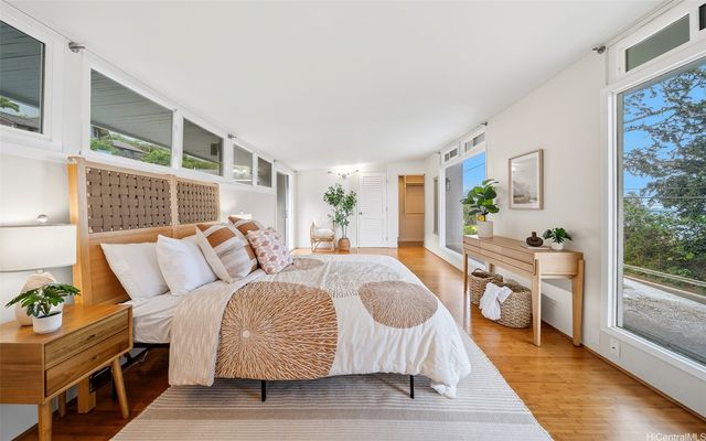 47-402 Kamehameha Highway, Kaneohe, HI 96744