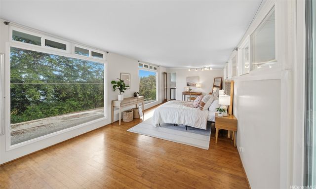 47-402 Kamehameha Highway, Kaneohe, HI 96744