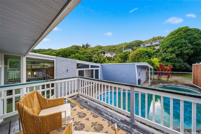 47-402 Kamehameha Highway, Kaneohe, HI 96744