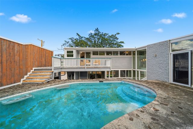 47-402 Kamehameha Highway, Kaneohe, HI 96744