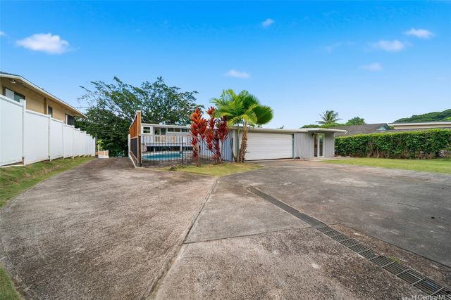 47-402 Kamehameha Highway, Kaneohe, HI 96744