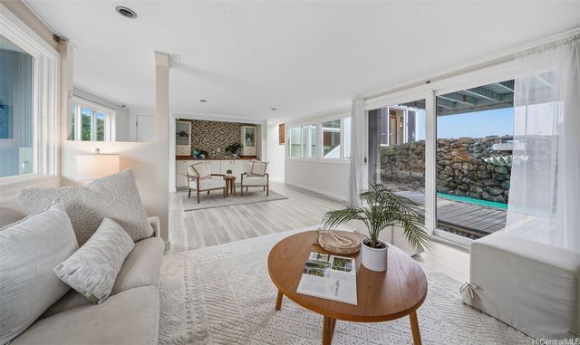 47-402 Kamehameha Highway, Kaneohe, HI 96744