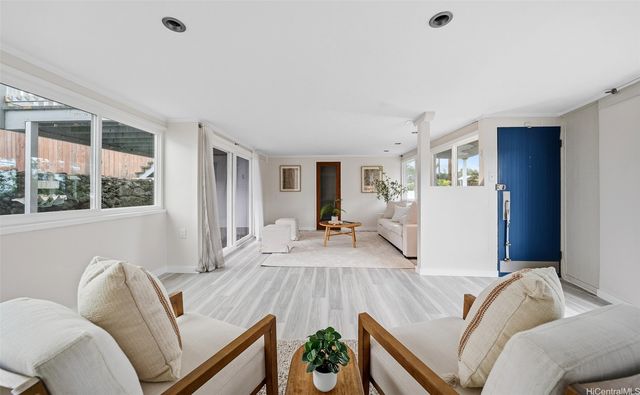 47-402 Kamehameha Highway, Kaneohe, HI 96744