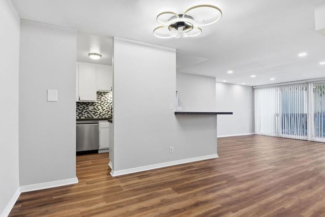 6542 Ocean Crest Drive D104, Rancho Palos Verdes, CA 90275