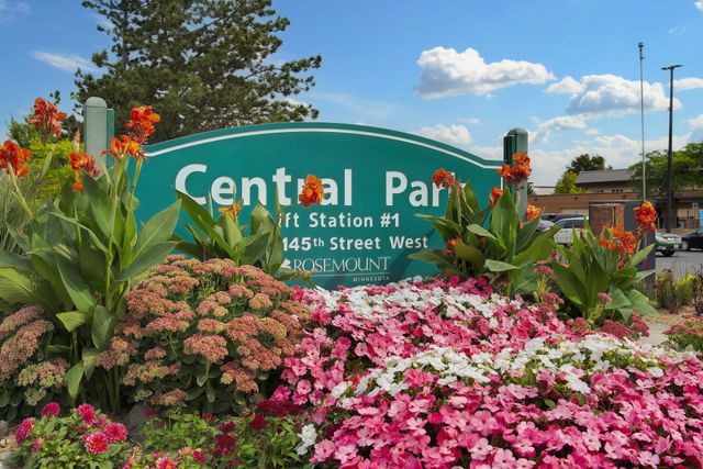 1098 Annagaire Curve, Rosemount, MN 55068