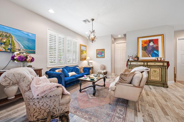 520 Tomahawk Court, Palm Beach Gardens, FL 33410