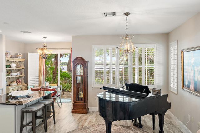 520 Tomahawk Court, Palm Beach Gardens, FL 33410