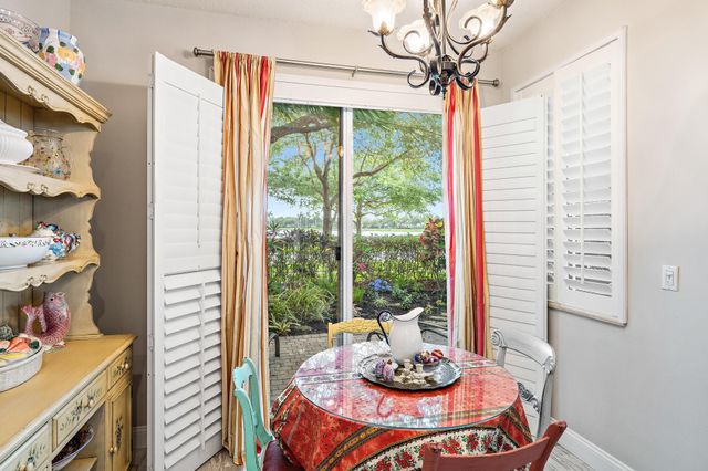 520 Tomahawk Court, Palm Beach Gardens, FL 33410