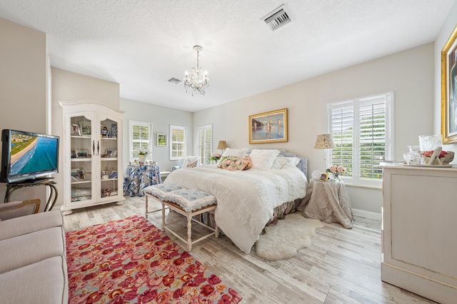 520 Tomahawk Court, Palm Beach Gardens, FL 33410