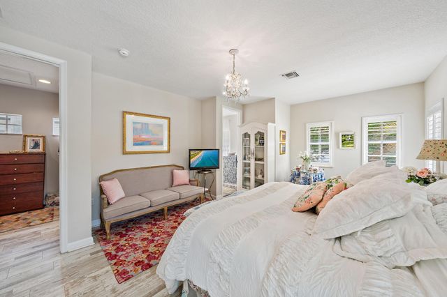 520 Tomahawk Court, Palm Beach Gardens, FL 33410