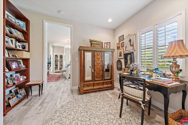 520 Tomahawk Court, Palm Beach Gardens, FL 33410