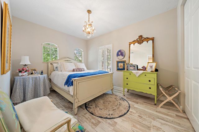 520 Tomahawk Court, Palm Beach Gardens, FL 33410