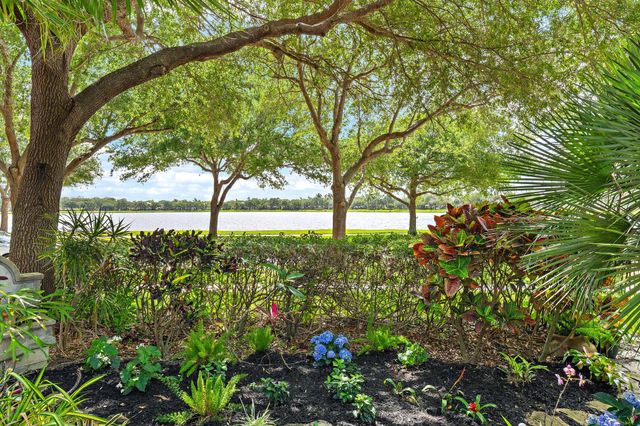 520 Tomahawk Court, Palm Beach Gardens, FL 33410