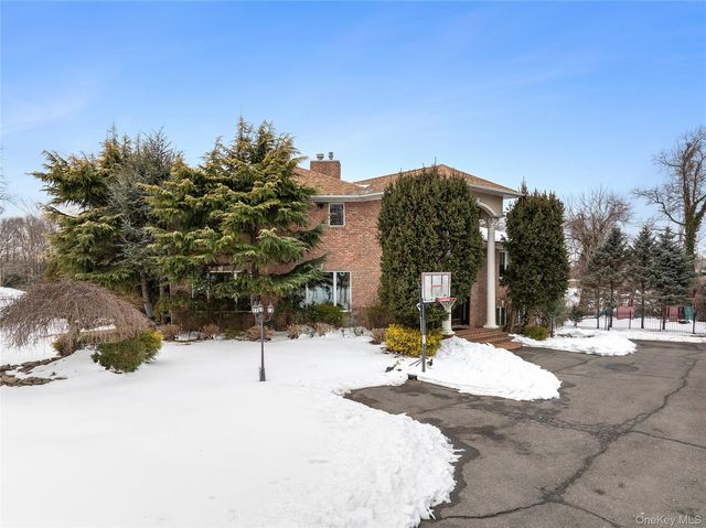 582 Atlantic Avenue, Lawrence, NY 11559