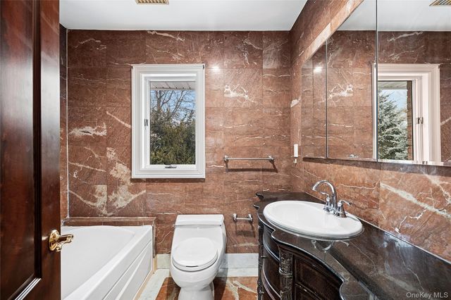 582 Atlantic Avenue, Lawrence, NY 11559