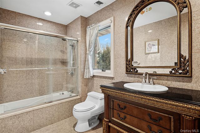 582 Atlantic Avenue, Lawrence, NY 11559