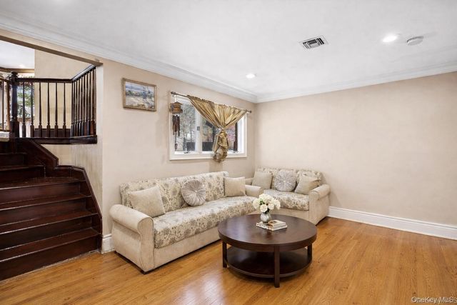 582 Atlantic Avenue, Lawrence, NY 11559