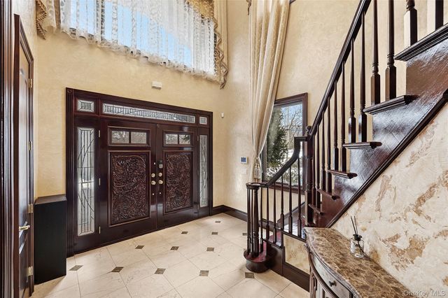 582 Atlantic Avenue, Lawrence, NY 11559