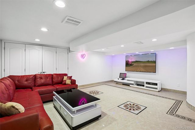 582 Atlantic Avenue, Lawrence, NY 11559