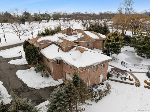 582 Atlantic Avenue, Lawrence, NY 11559