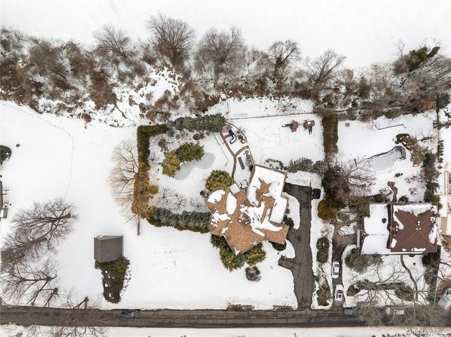 582 Atlantic Avenue, Lawrence, NY 11559