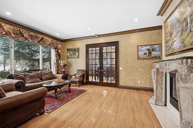 582 Atlantic Avenue, Lawrence, NY 11559