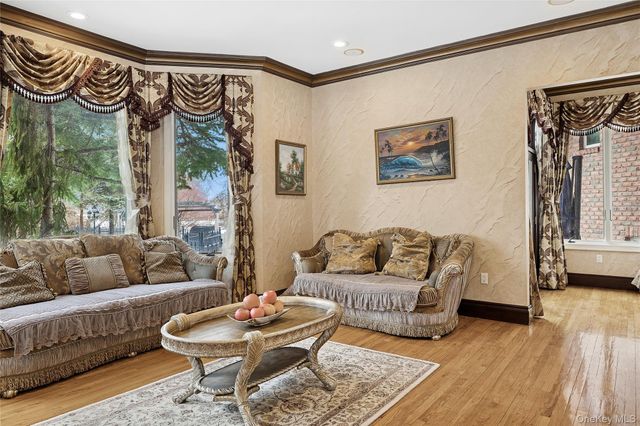 582 Atlantic Avenue, Lawrence, NY 11559