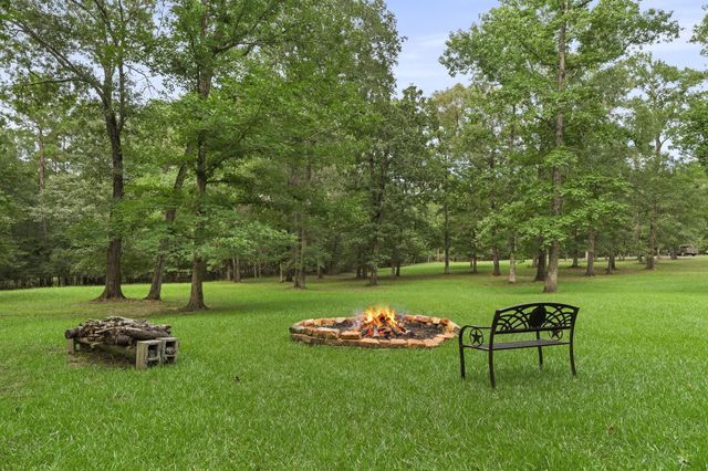 375 Crestview Drive, Livingston, TX 77351