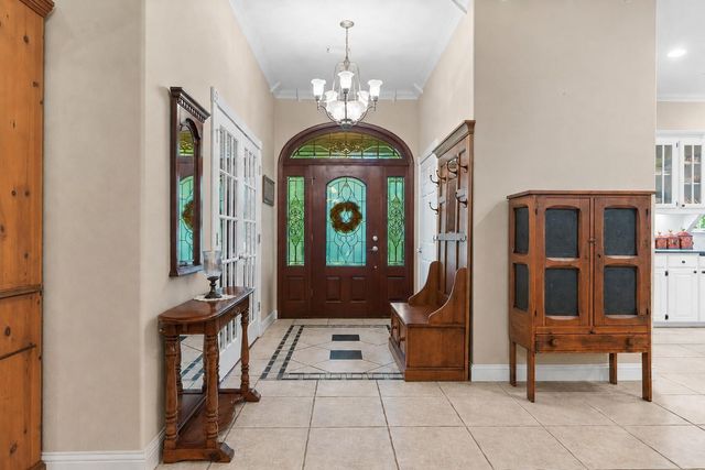 375 Crestview Drive, Livingston, TX 77351
