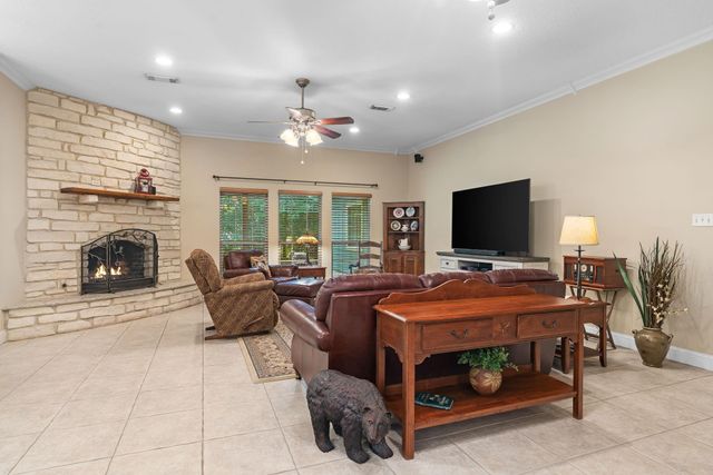 375 Crestview Drive, Livingston, TX 77351