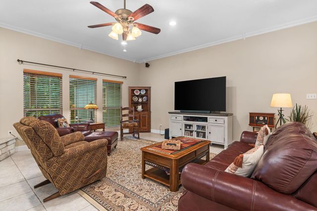 375 Crestview Drive, Livingston, TX 77351