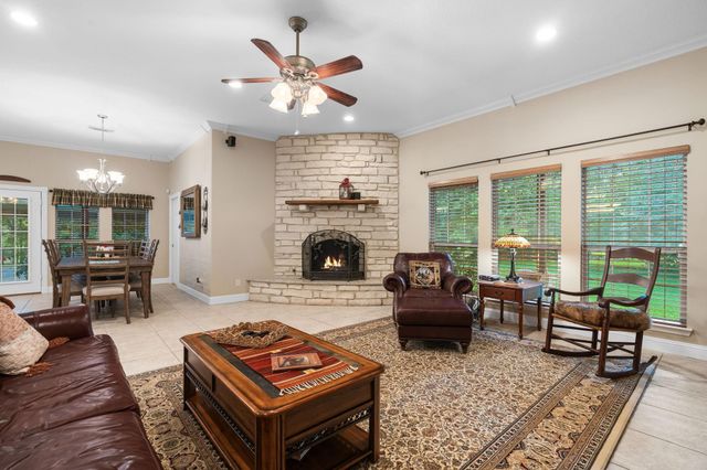 375 Crestview Drive, Livingston, TX 77351