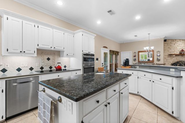 375 Crestview Drive, Livingston, TX 77351