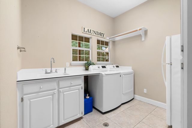 375 Crestview Drive, Livingston, TX 77351
