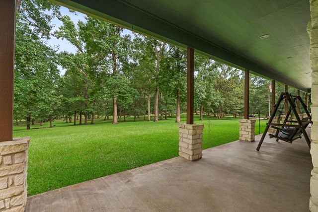 375 Crestview Drive, Livingston, TX 77351