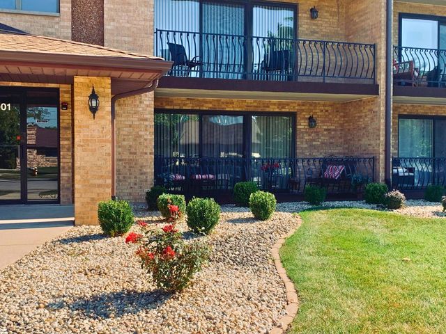 16001 Eagle Ridge Drive 1S, Tinley Park, IL 60477