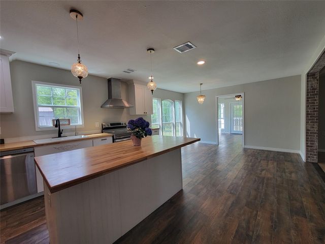 13534 Walker Road, Conroe, TX 77302