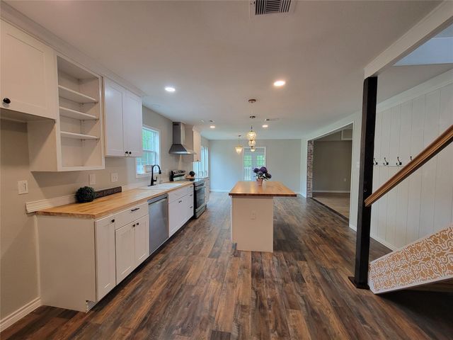 13534 Walker Road, Conroe, TX 77302